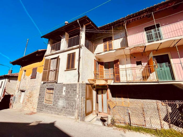 Casa con 6 locali in vendita in Via Giuliani, Belvedere Langhe