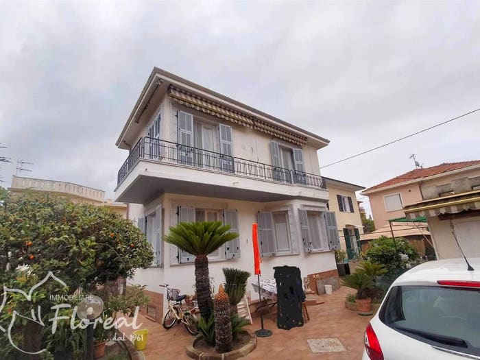 Casa con 6 locali in vendita in Centro, Bordighera