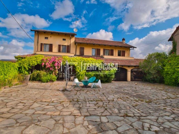 Casa quadrilocale in vendita in Via Roma, Pertengo