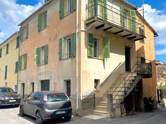 Casa con 6 locali in vendita in Piazza Vittorio Emanuele, Centro, Borghetto d'Arroscia
