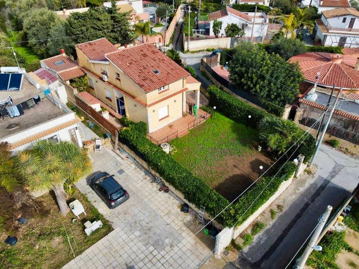 Casa con 6 locali in vendita in Via dei Nuri, Gallina, Avola