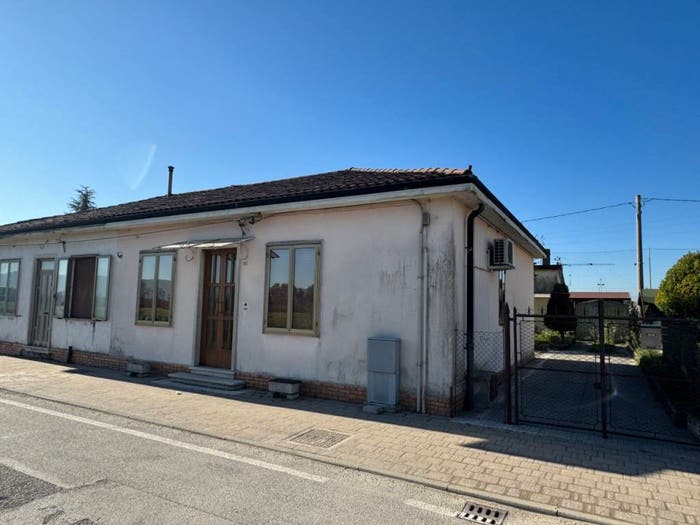 Casa quadrilocale in vendita in Via Pozzola, Almisano, Lonigo