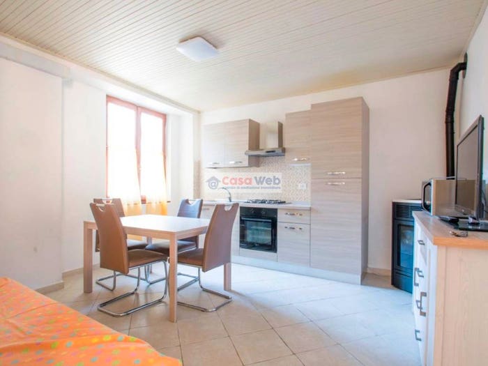 Casa quadrilocale in vendita in Maccagno con Pino e Veddasca