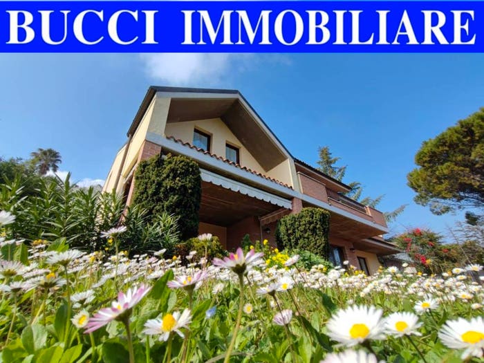 Casa con 6 locali in vendita in Via Monte Amiata, Montesilvano Colle, Montesilvano
