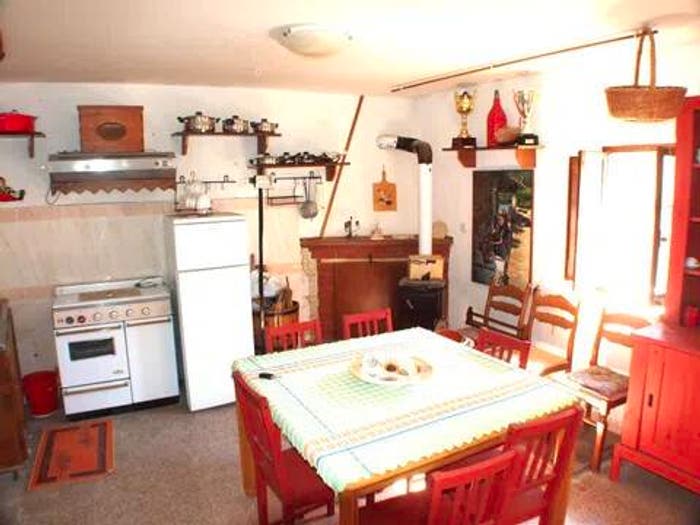 Appartamento trilocale in vendita in Via Del Castello, Pereto