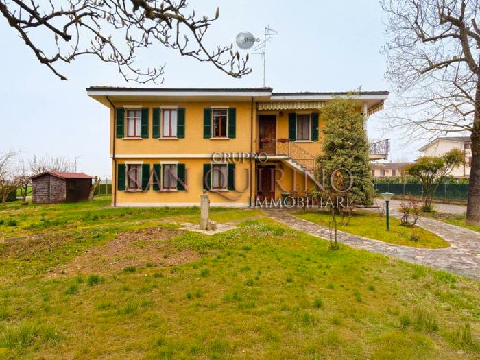 Casa con 6 locali in vendita in Via Fosse Ardeatine, Villarotta, Luzzara