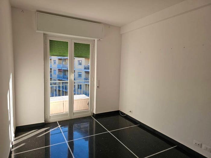 Appartamento trilocale in vendita in Corso Luigi Andrea Martinetti, Sampierdarena, Genova