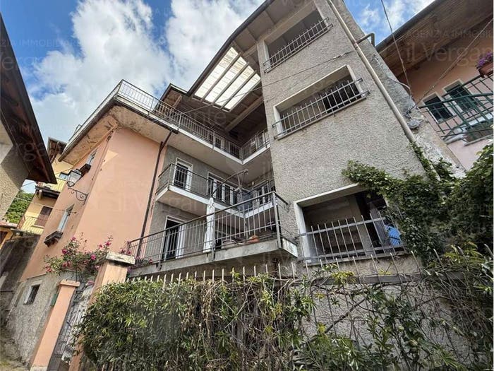 Casa con 6 locali in vendita in vicolo di mezzo, Colazza