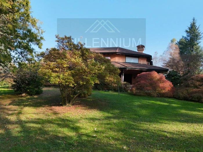 Casa con 6 locali in vendita in Dormelletto