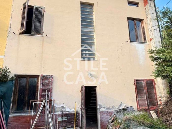Casa quadrilocale in vendita in Via della Chiesa di Picciorana, Tempagnano Picciorana, Lucca