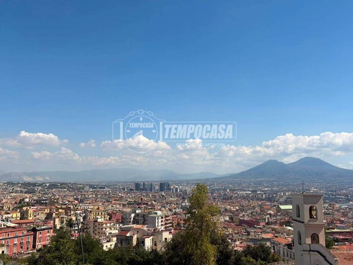 Appartamento con 6 locali in vendita in Vomero, Napoli