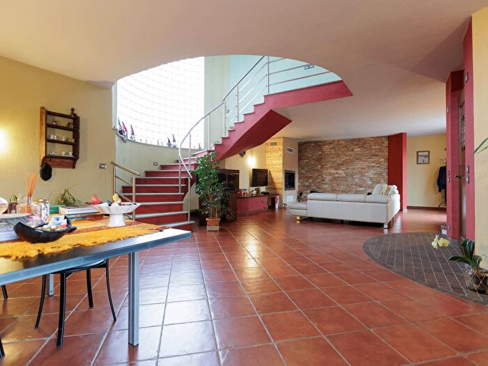 Casa con 7 locali in vendita in Frazione Castelletto, Busca