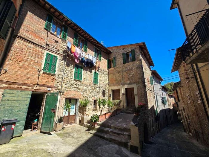 Casa con 6 locali in vendita in Castiglion Fosco, Piegaro