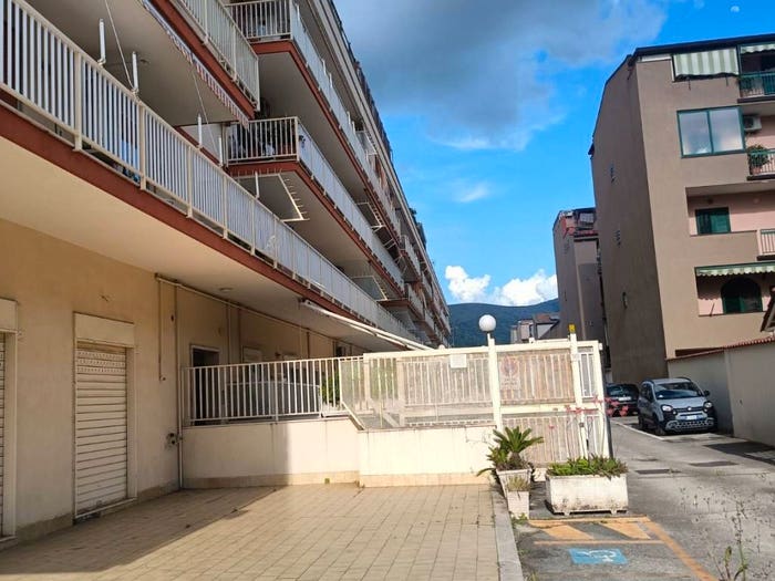 Appartamento quadrilocale in vendita in Via Capitano Laviano, Stadio, Caserta