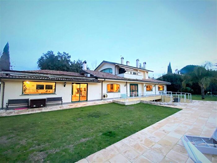 Casa con 6 locali in vendita in Largo dell'Olgiata, Olgiata, Roma