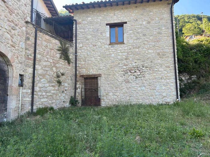 Casa quadrilocale in vendita in Località Postignano, Sellano