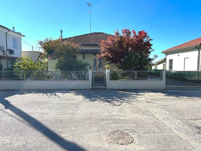 Casa con 5 locali in vendita in Roncadello, Forlì