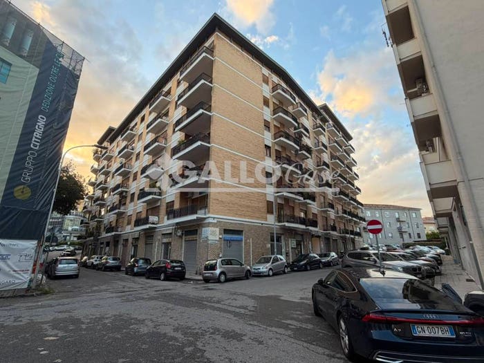 Appartamento con 5 locali in vendita in Via Luca Giordano, Stadio Città, Cosenza