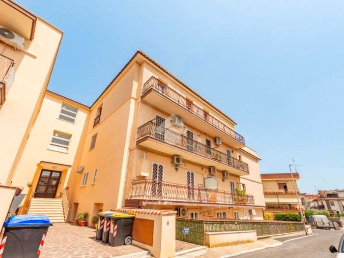 Appartamento trilocale in vendita in Via Vermicino, Borghesiana, Roma