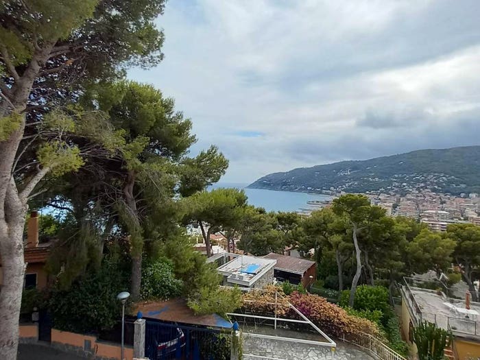 Appartamento trilocale in vendita in Via Gaetano Donizetti, Marina Di Andora, Andora