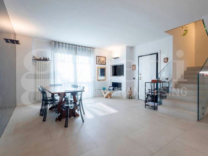 Casa con 6 locali in vendita in Via Pellegrino Rossi, Dergano, Milano