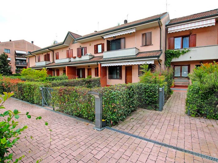 Casa con 5 locali in vendita in Piazza dello Sport, Centro, Arese