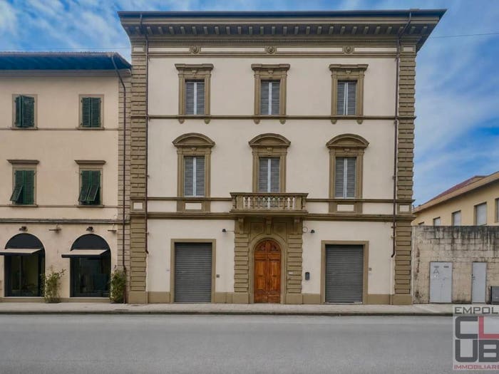 Casa con 6 locali in vendita in Piazza della Vittoria, Centro Storico, Empoli