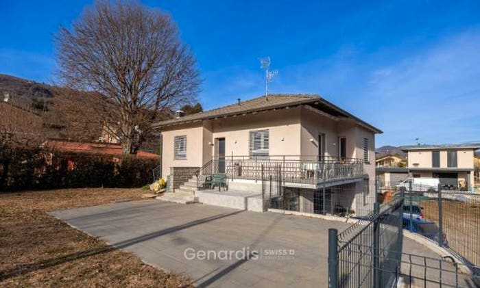 Casa trilocale in vendita in Marchirolo