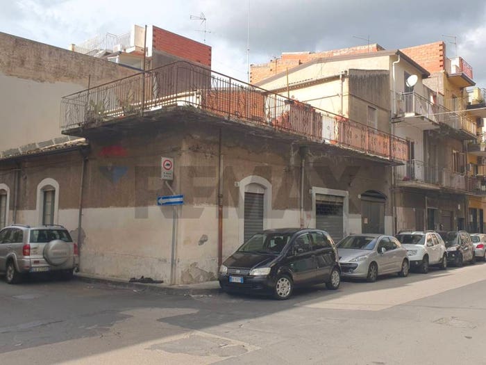 Casa con 5 locali in vendita in Via Canonico Renna, Paternò