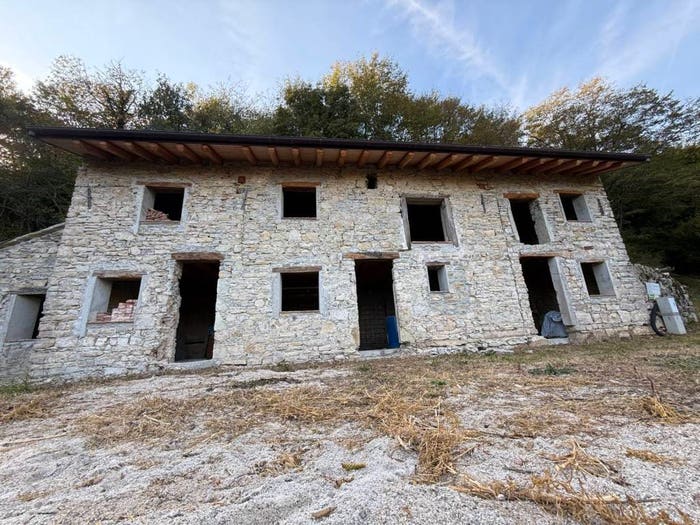 Casa quadrilocale in vendita in Località Piai, Revine Lago