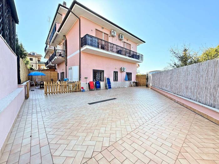 Appartamento trilocale in vendita in Via Garlasco, Casalotti, Roma