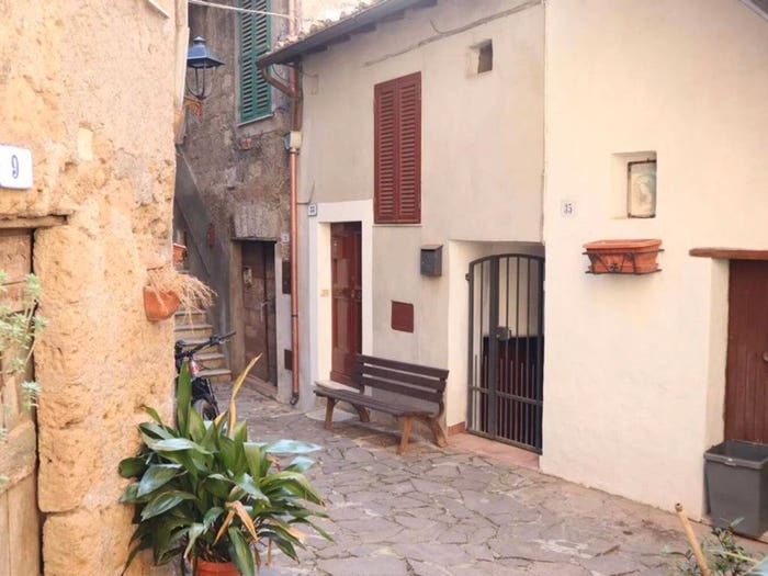 Appartamento trilocale in vendita in Via Del Governo Vecchio, Bassano Romano