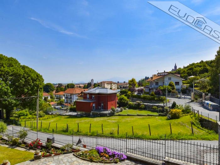 Appartamento con 5 locali in vendita in Via Giorgio Davico, Collina, Pinerolo