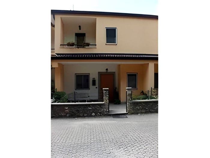 Appartamento con 6 locali in vendita in Via E Zumpano Spezzano Piccolo CS Italia, Spezzano Piccolo, Casali del Manco