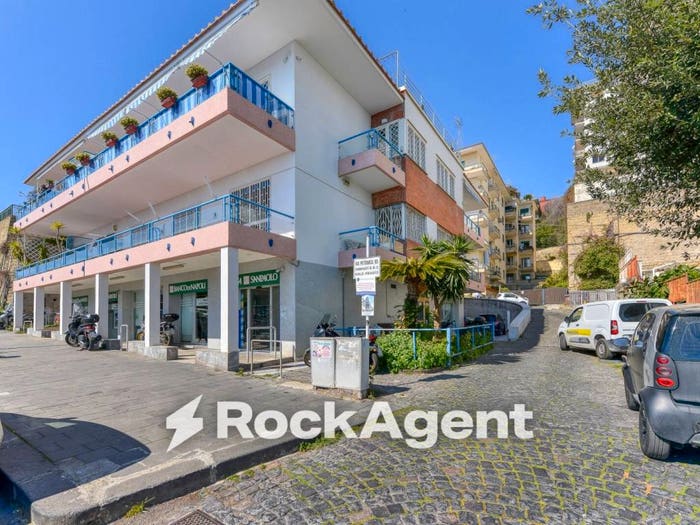 Appartamento con 5 locali in vendita in Via Francesco Petrarca, Posillipo, Napoli