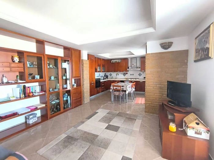 Appartamento con 6 locali in vendita in Via Giorgio Arcoleo, Centro, Caltagirone