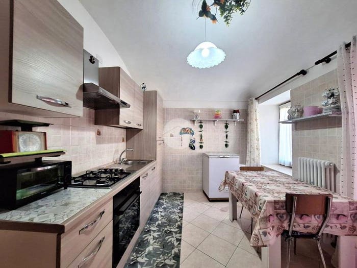 Casa con 6 locali in vendita in Vicolo Matti, Centro, Caravino
