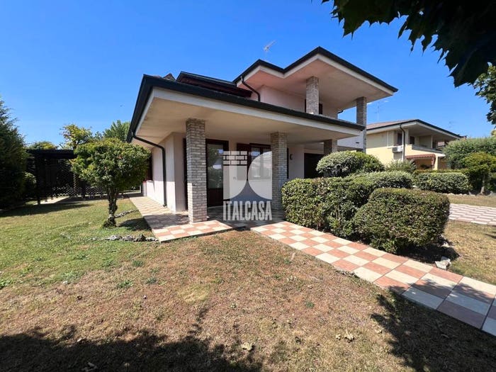 Casa con 6 locali in vendita in Via Levata, Levata, Curtatone