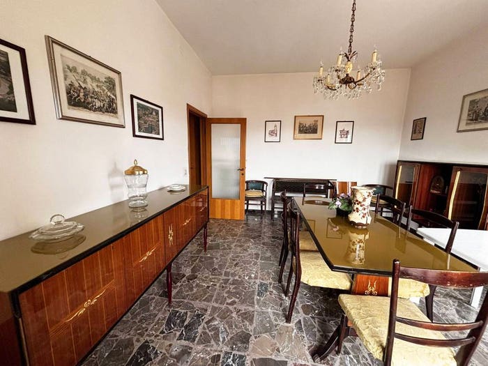 Appartamento con 6 locali in vendita in Via Martiri Ungheresi, Centro, Ostra Vetere