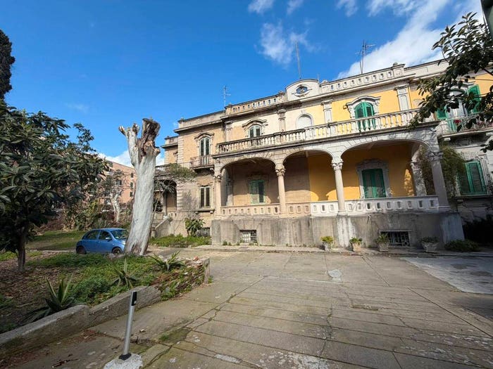 Casa con 6 locali in vendita in Viale Giostra, Giostra, Messina