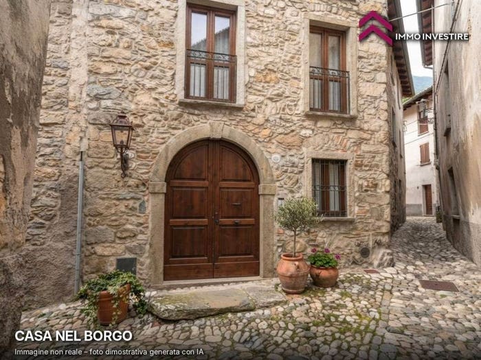 Appartamento con 5 locali in vendita in Via Francesco Donati, Seravezza
