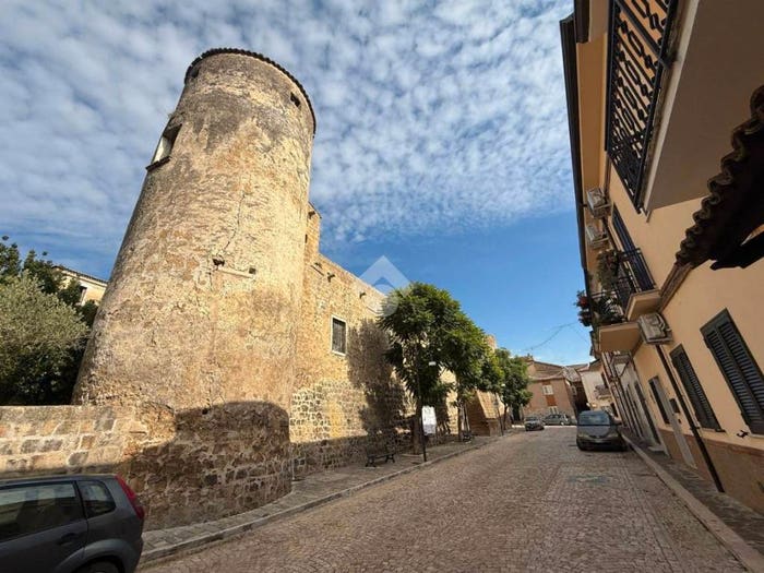 Appartamento con 6 locali in vendita in Via De Carles, Puglianello
