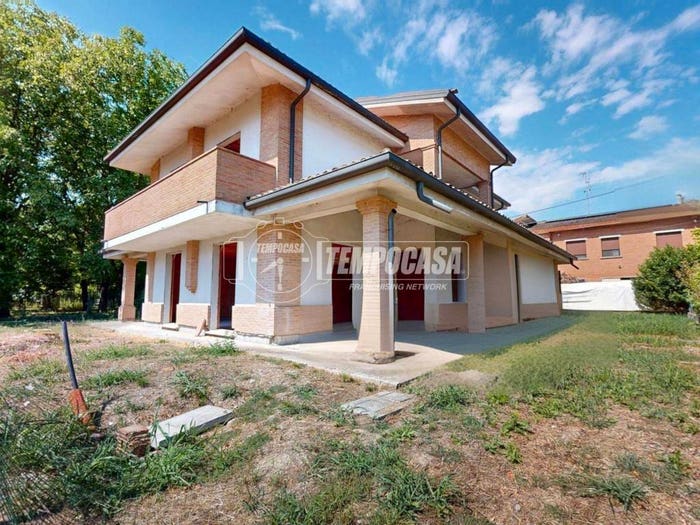 Casa con 6 locali in vendita in Via Marsiglia, Cortile, Carpi