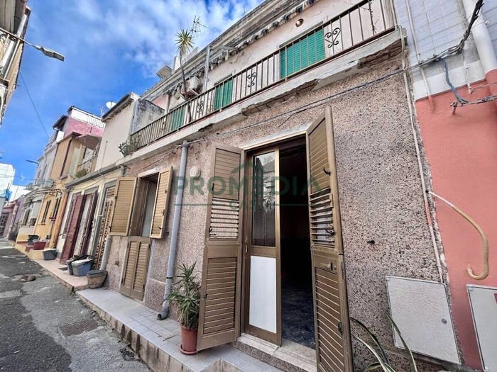 Casa quadrilocale in vendita in Via Domenico Mangraviti, Ganzirri, Messina