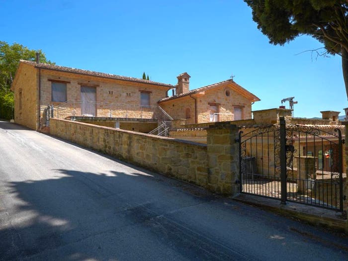 Casa con 6 locali in vendita in Frazione Mergnano San Pietro, Camerino
