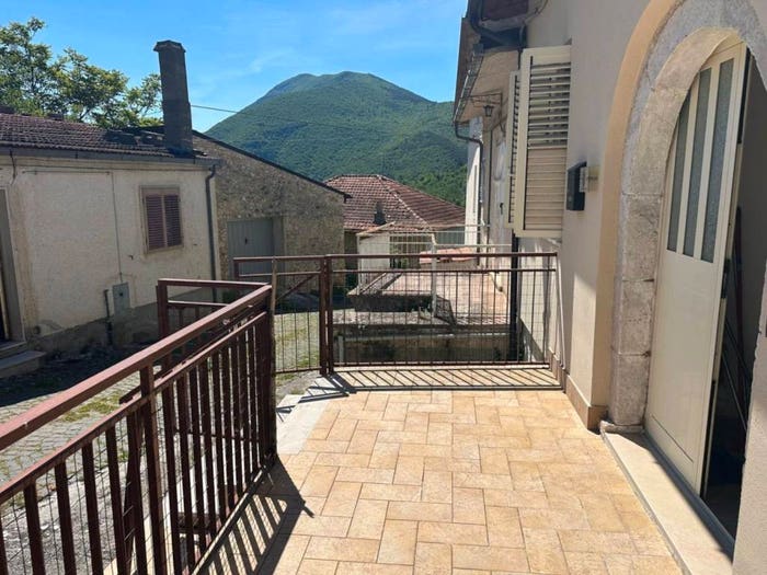 Casa con 6 locali in vendita in Via Cannatrello, Molina Aterno