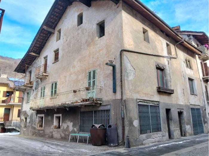 Casa con 6 locali in vendita in VIA RISORGIMENTO, Centro, Nus