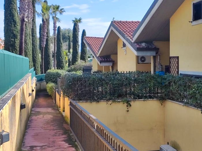 Casa quadrilocale in vendita in Via Giulio Venzi, Pisana Bravetta, Roma