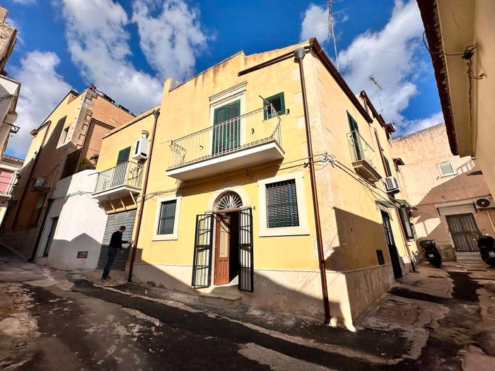 Casa con 6 locali in vendita in Via Giuseppe Zanardelli, Centro, Noto