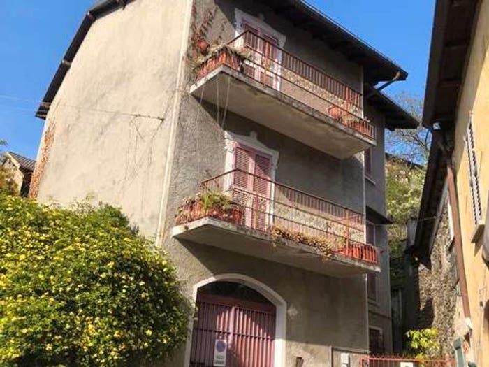 Casa con 6 locali in vendita in Centro, Dumenza